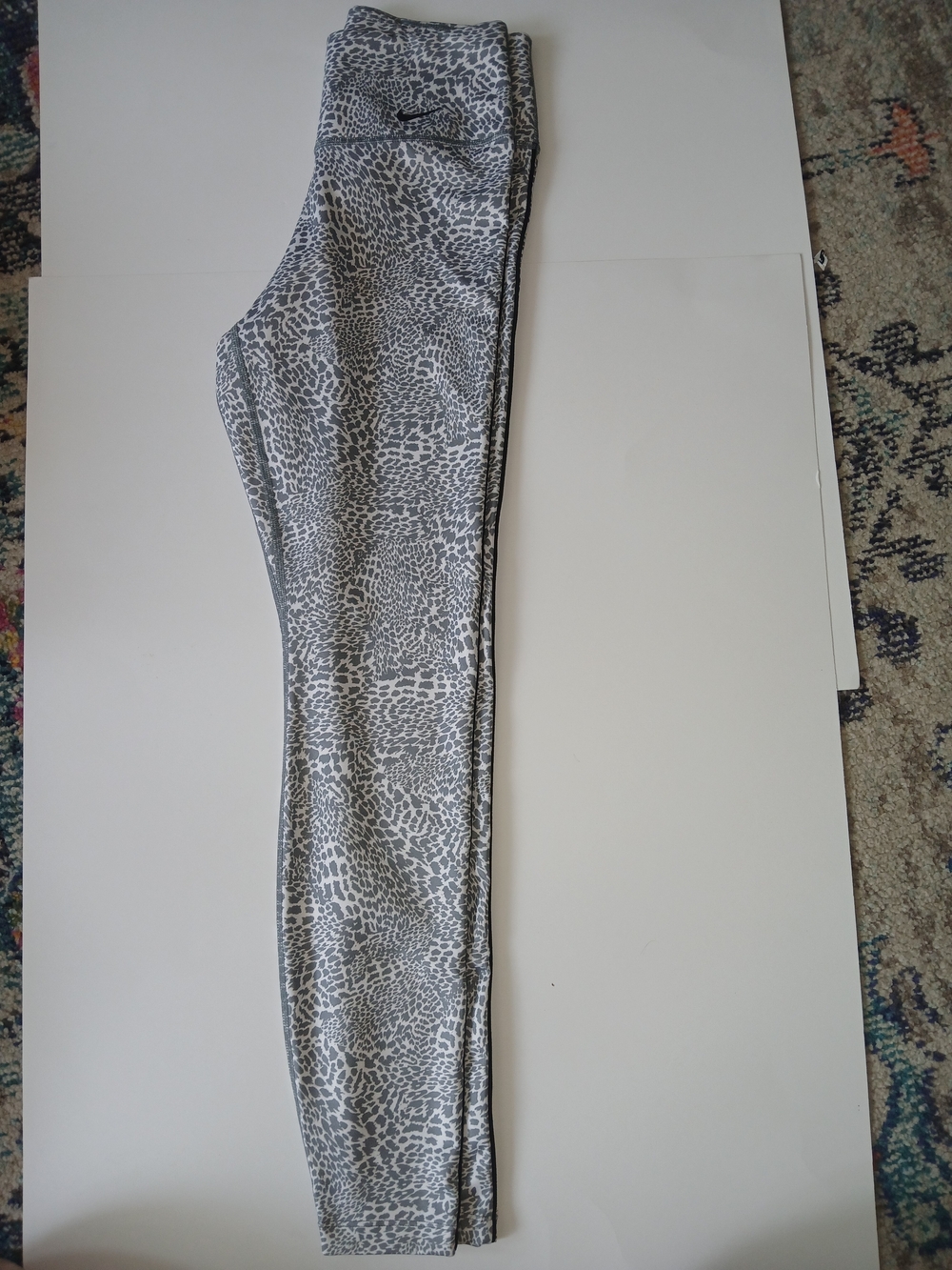 Nike Dri-FIT Women's XS Gray/Black Leopard Print High-Rise Ankle Leggings